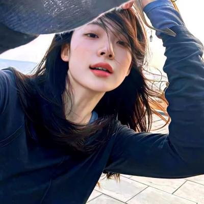 顶流女星绯闻澄清适得其反，服务器被挤瘫痪，长达一周引热议